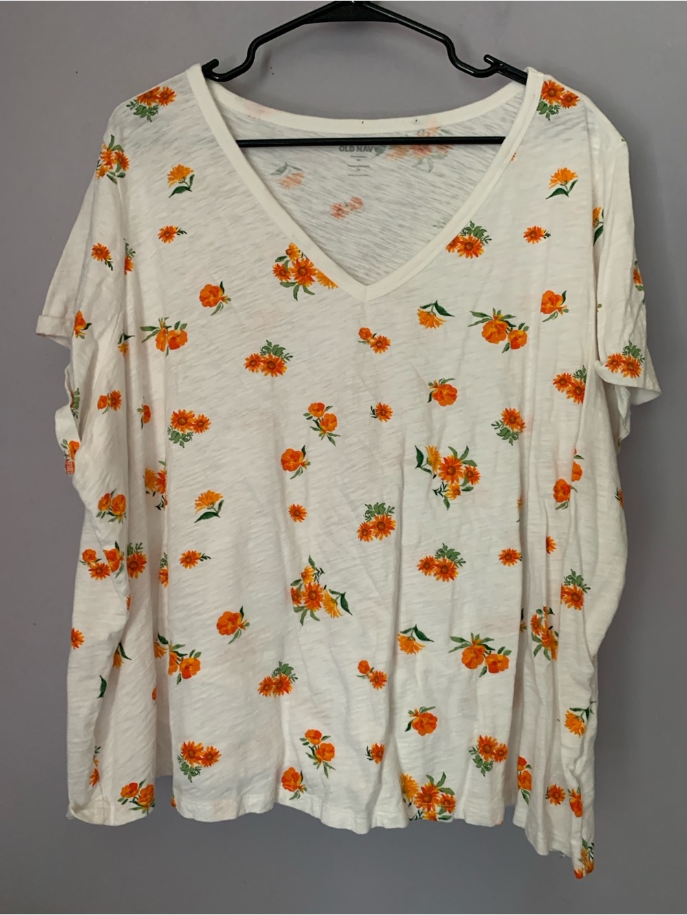 Old Navy White V-Neck Tee with Orange Floral Print 3X